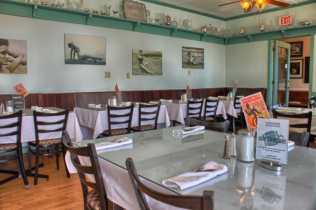 פאוול ריבר The Old Courthouse Inn מראה חיצוני תמונה